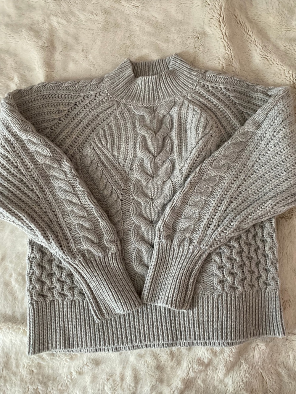Banana Republic women’s 100%cashmere cable-knit sweater